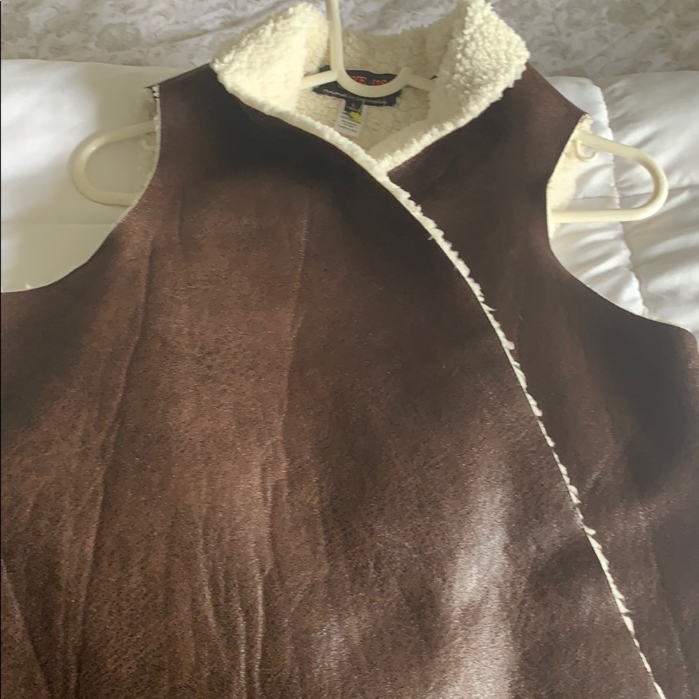 Poncho - Picture 3 of 4